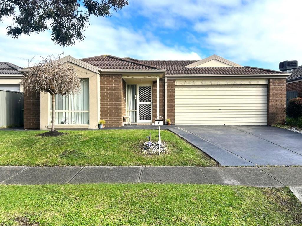 11 ARCHERS FIELD DR, CRANBOURNE EAST, VIC 3977