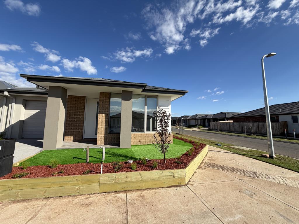 7 Jackaroo St, Manor Lakes, VIC 3024