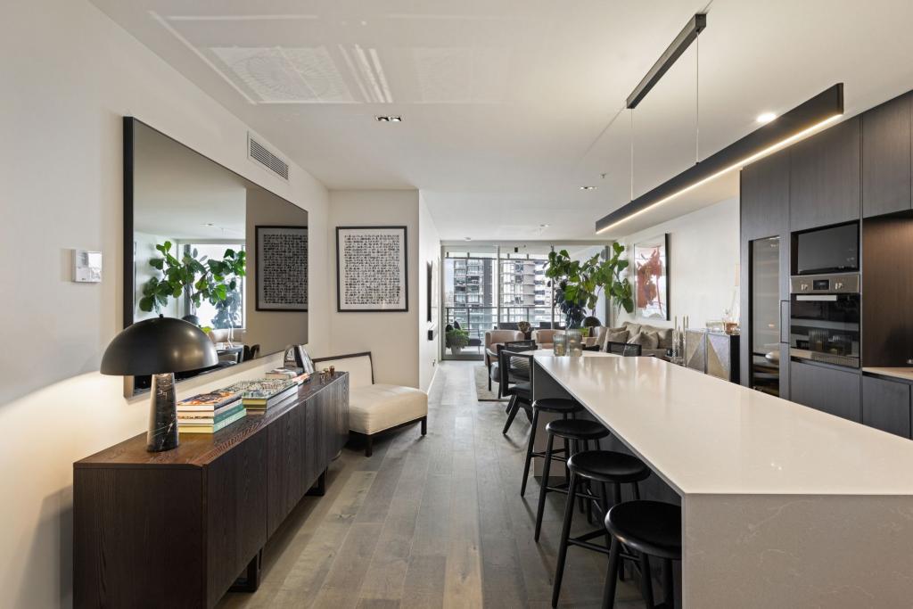 1304/70 LONGLAND ST, NEWSTEAD, QLD 4006