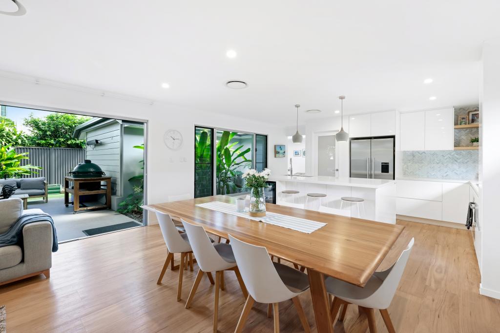 14 Robin Ave, Paradise Point, QLD 4216