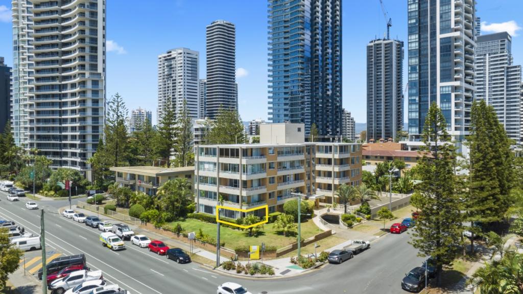 1/4 Elizabeth Ave, Broadbeach, QLD 4218