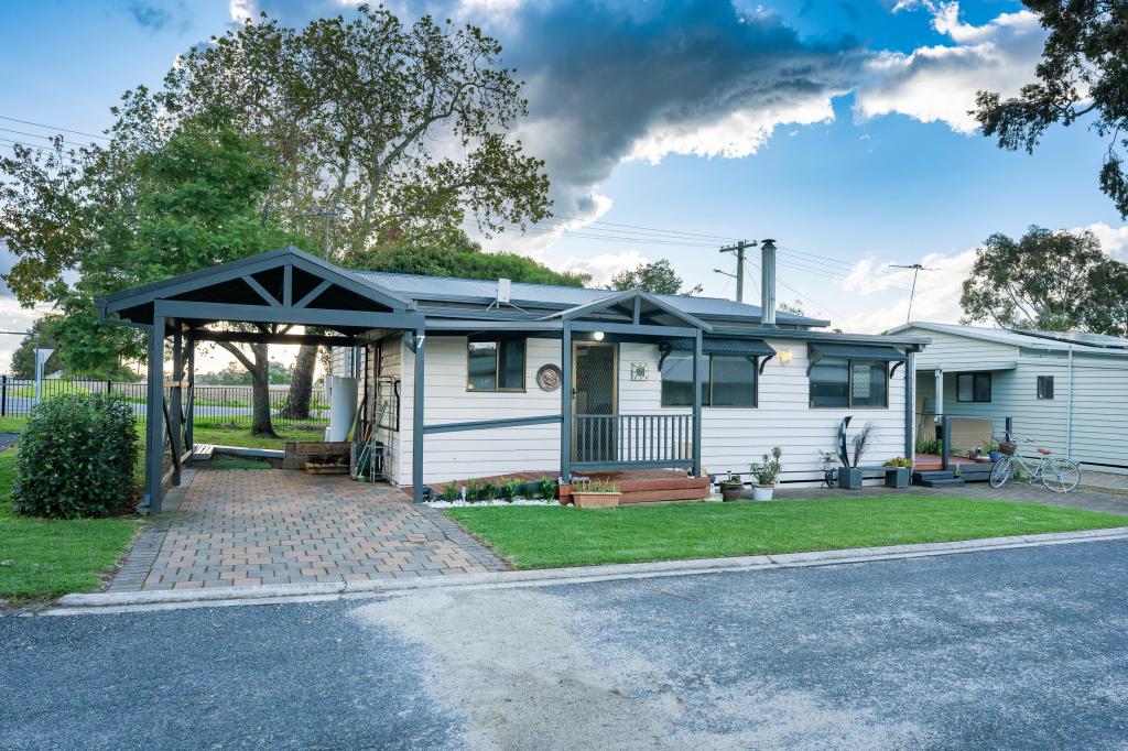 7 Spotted Gum Dr, Lake Hume Village, NSW 3691
