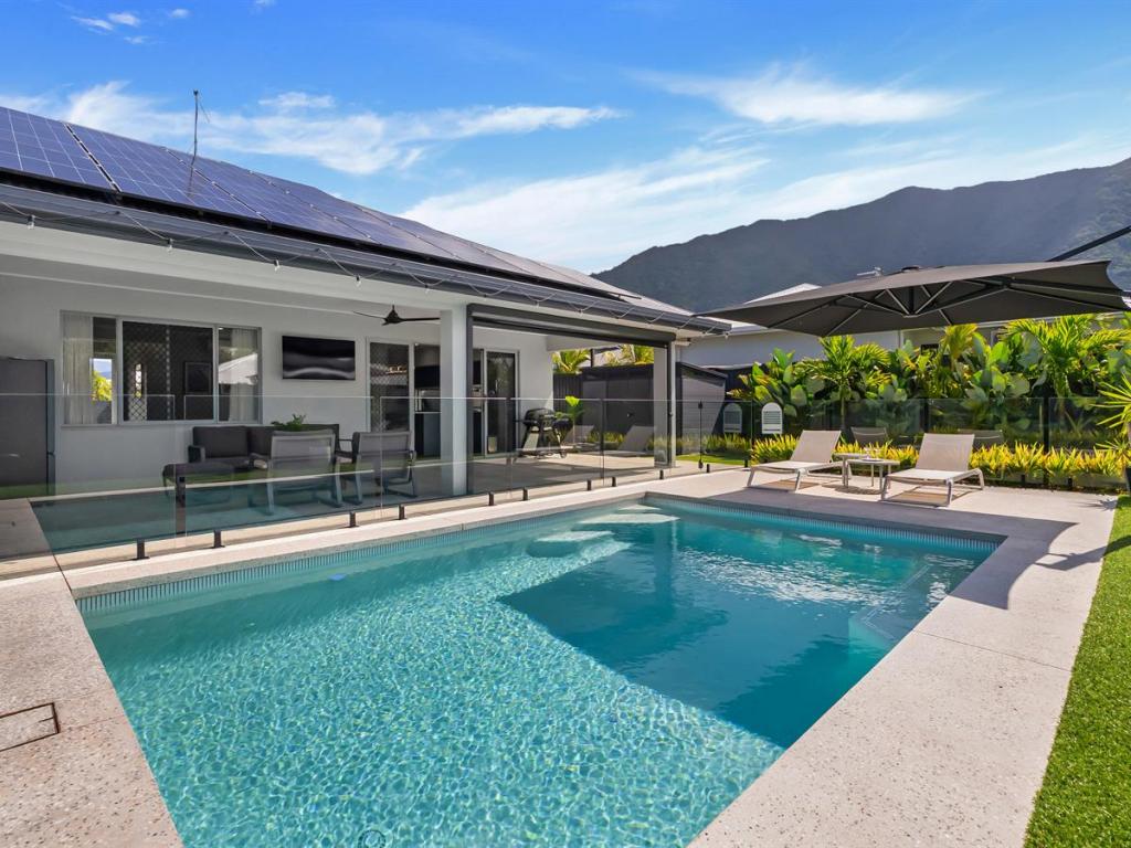 18 Cleveland Ct, Redlynch, QLD 4870