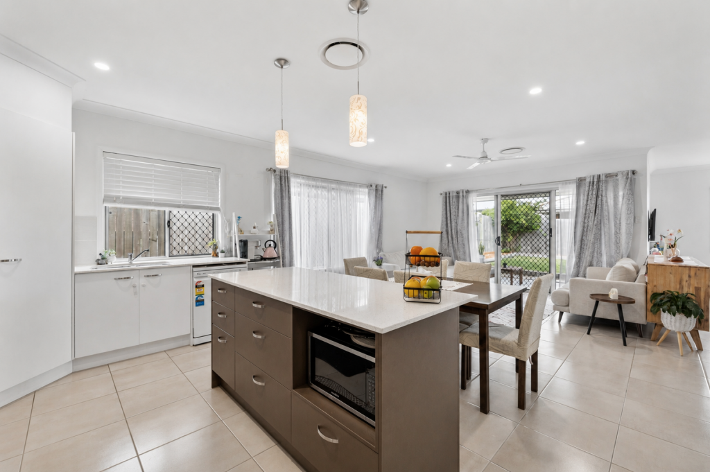 33 Rupert Cres, Morayfield, QLD 4506