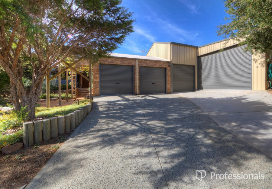 8 HAKEA CT, FORRESTFIELD, WA 6058