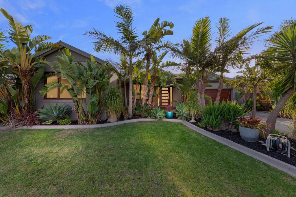 14 TASMAN WAY, PAKENHAM, VIC 3810