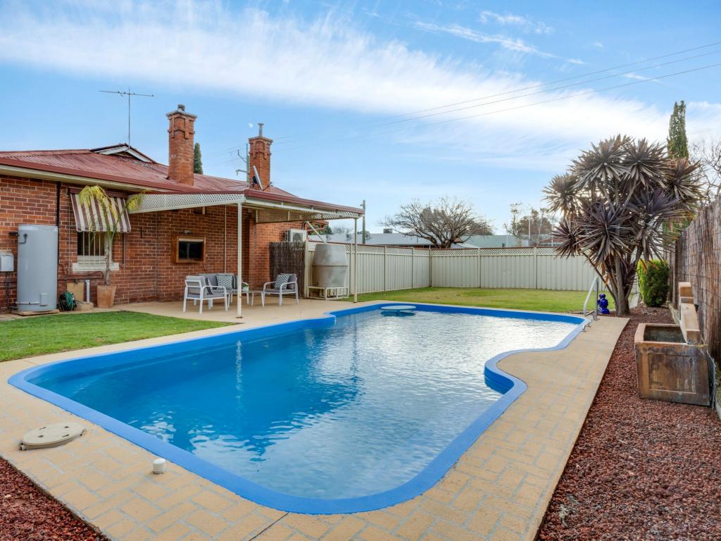 498 Hague St, Lavington, NSW 2641