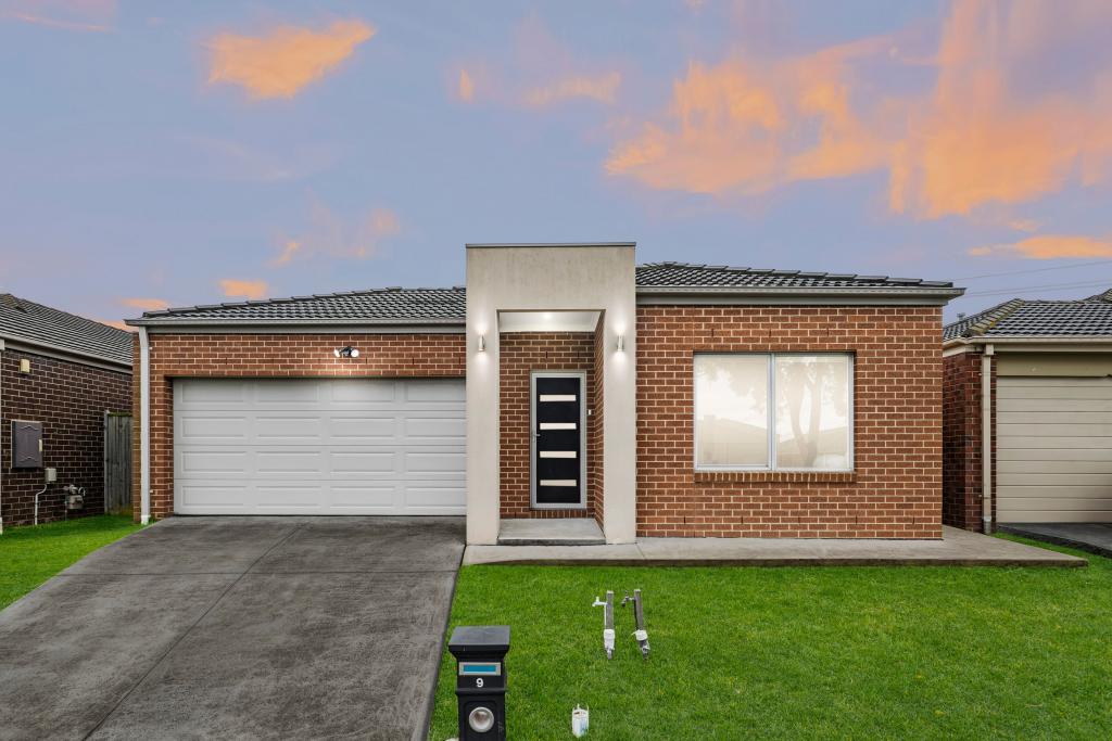9 BERESFORD RD, WOLLERT, VIC 3750