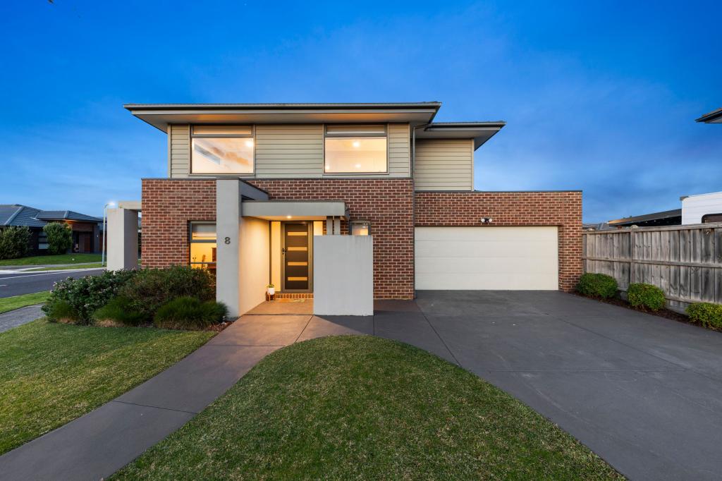 8 CALLISTEMON ST, OFFICER, VIC 3809