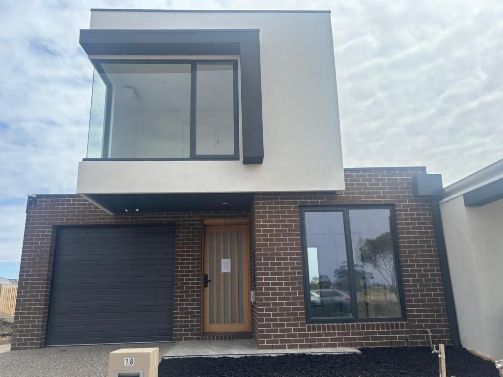 18 Wildacre Way, Rockbank, VIC 3335