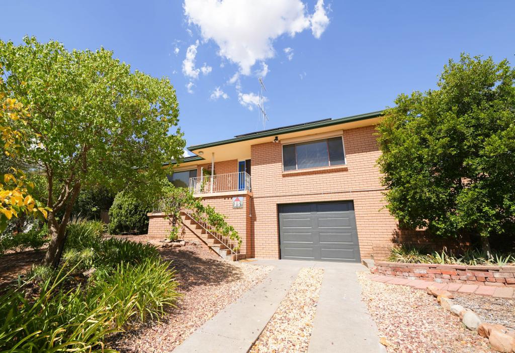 77 East St, Parkes, NSW 2870