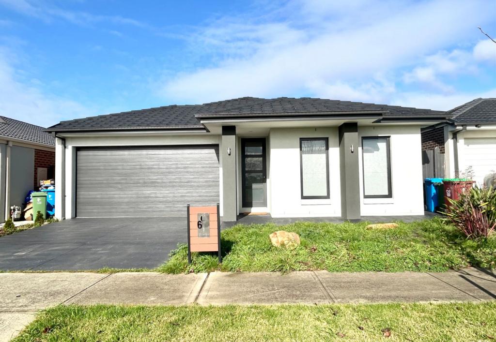 6 Bales Rd, Cranbourne East, VIC 3977