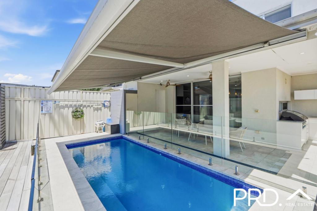 911 Henry Lawson Dr, Picnic Point, NSW 2213