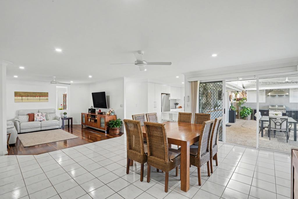 12 Santa Cruz Bvd, Clear Island Waters, QLD 4226