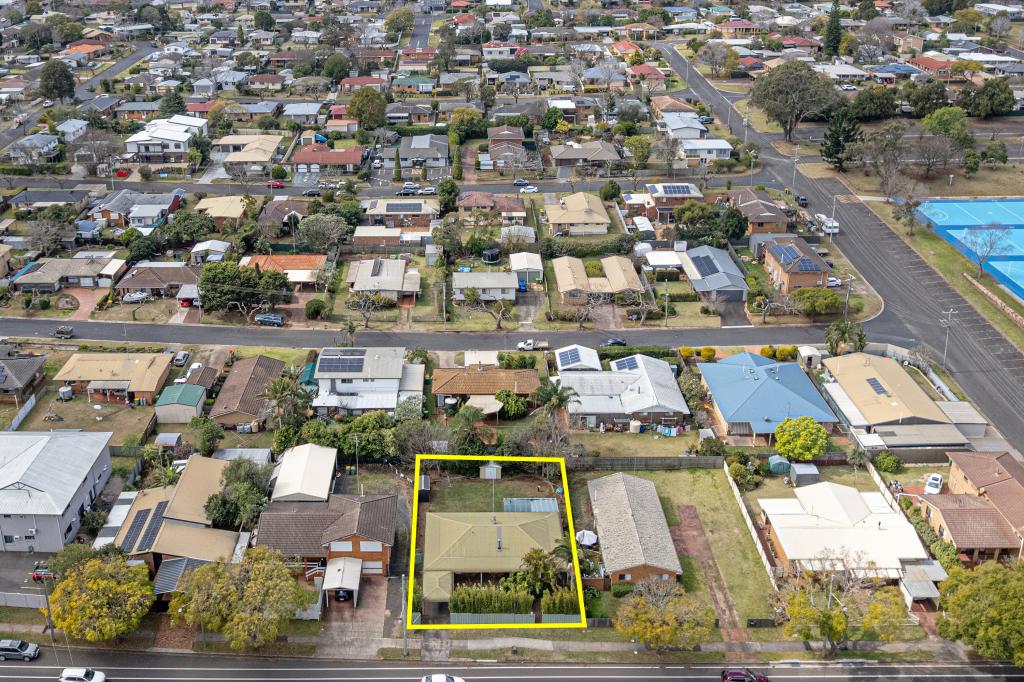 818 Ruthven St, Kearneys Spring, QLD 4350