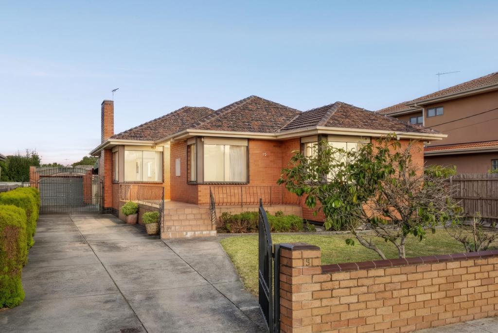 15 Bletchley Rd, Hughesdale, VIC 3166