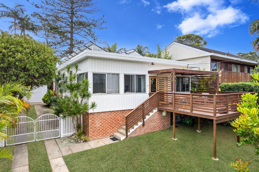 4 Woodlawn Dr, Budgewoi, NSW 2262