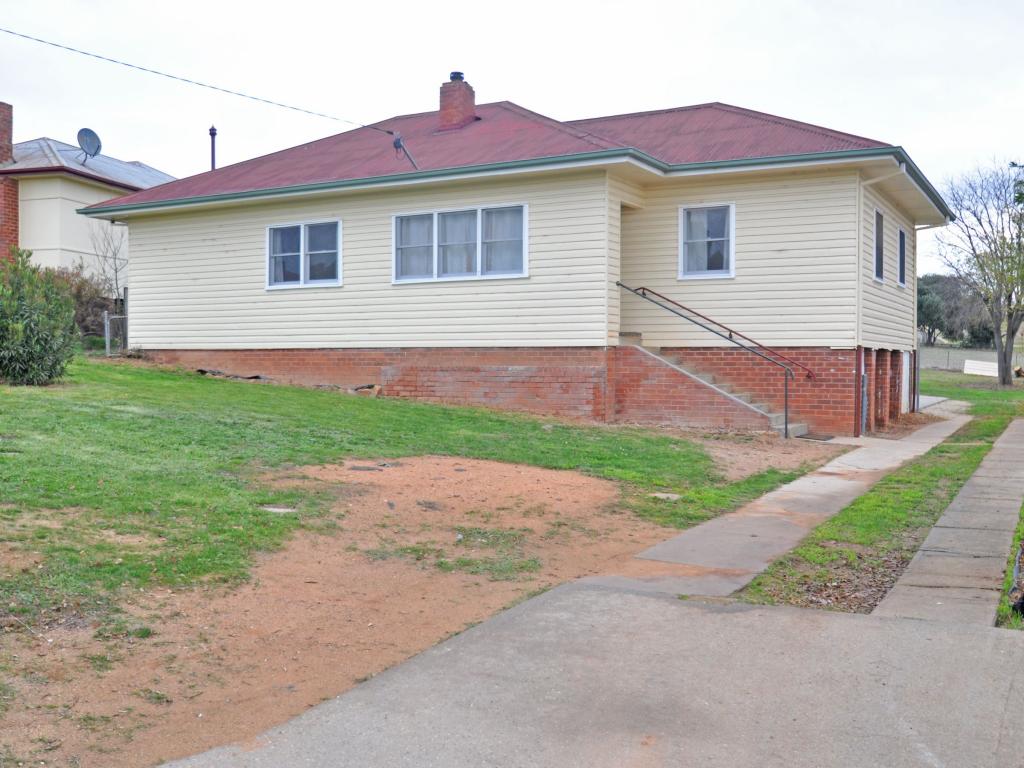 9 Robert St, Junee, NSW 2663