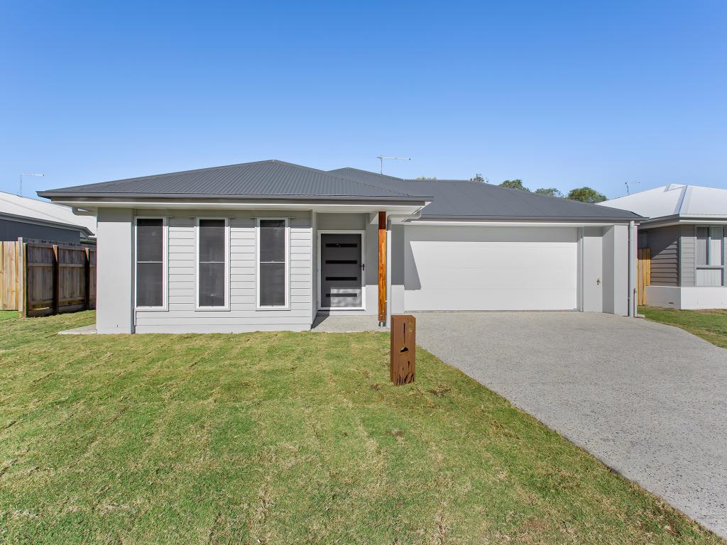 38 Ocean Pl, Beachmere, QLD 4510