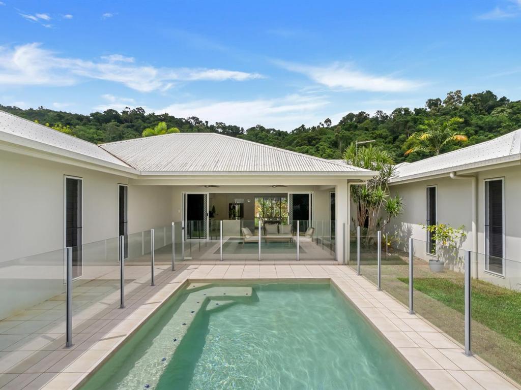 3 Badine St, Caravonica, QLD 4878