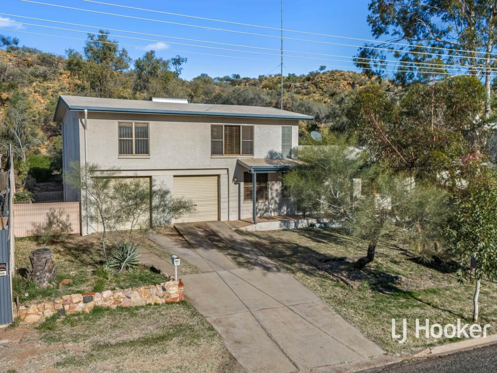 131 Woods Tce, Braitling, NT 0870