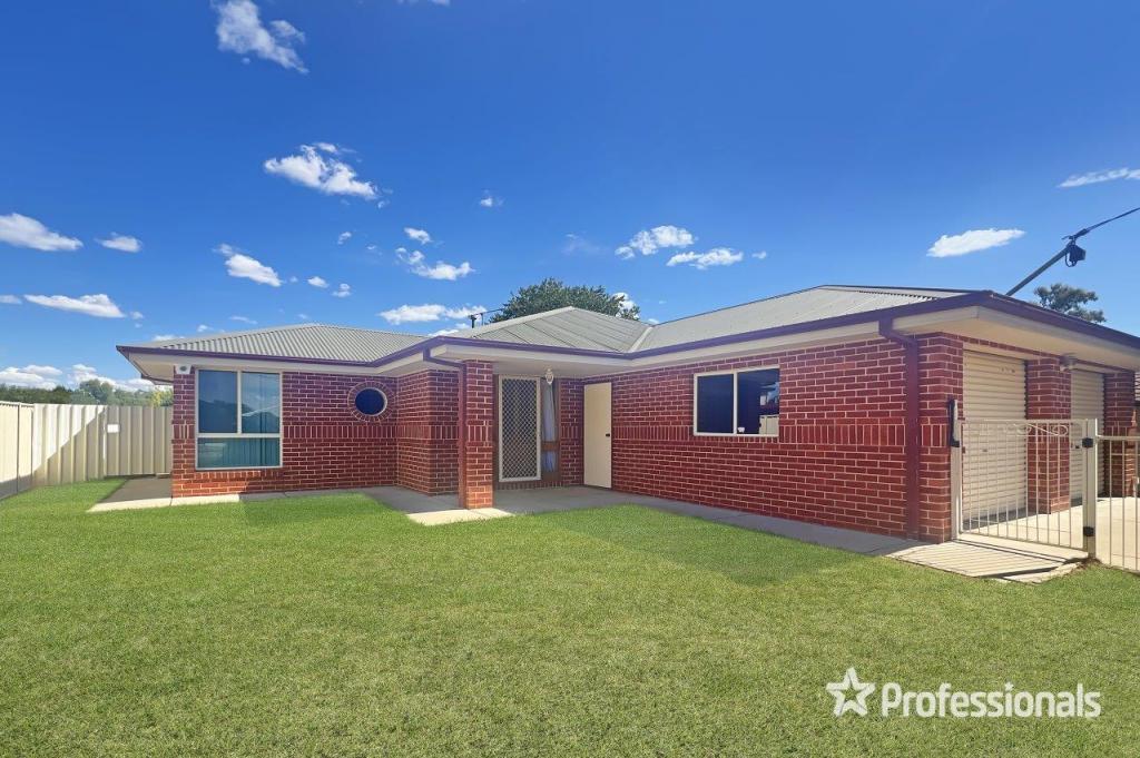 32 Lake St, Lake Albert, NSW 2650