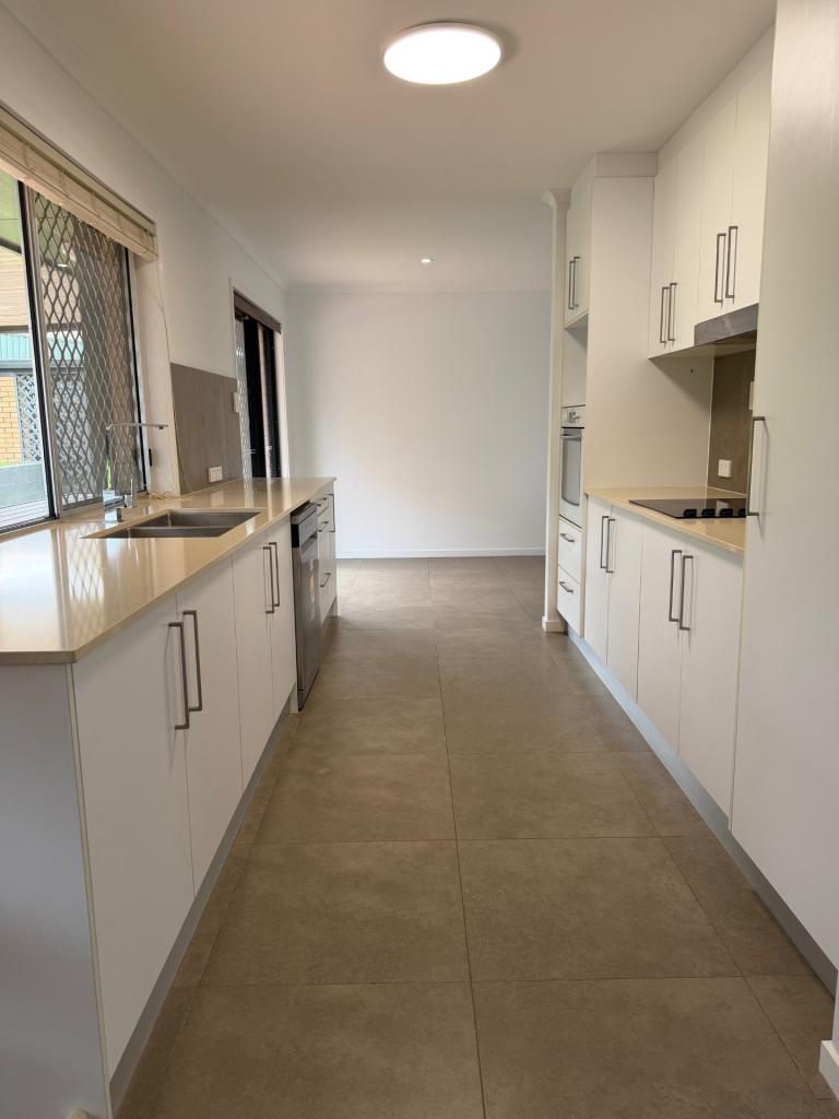 4 Martin Pl, Ashmore, QLD 4214