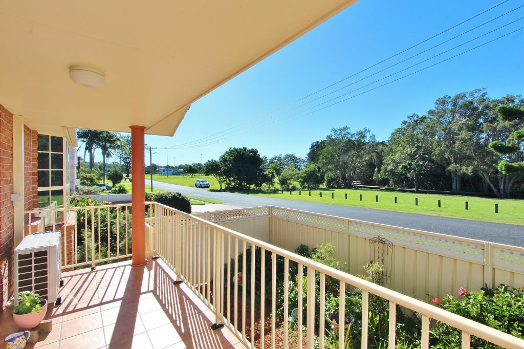 1/10 MCLENNAN ST, LAURIETON, NSW 2443