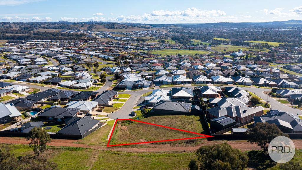 4 Warrock Pl, Bourkelands, NSW 2650