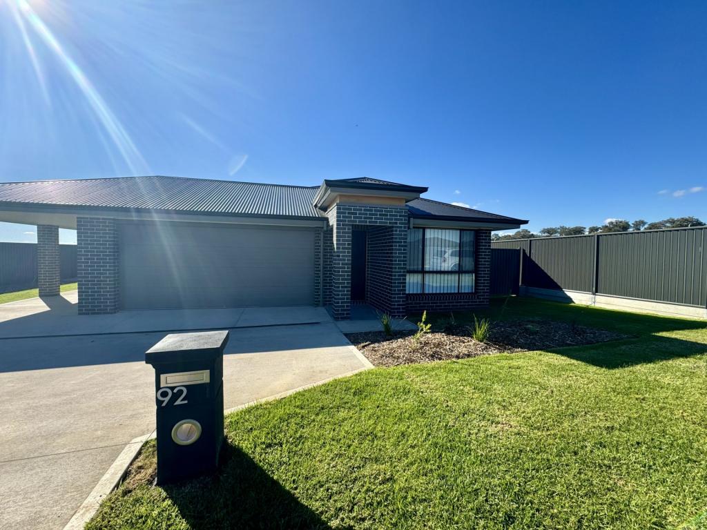 92 Evesham Cct, North Tamworth, NSW 2340