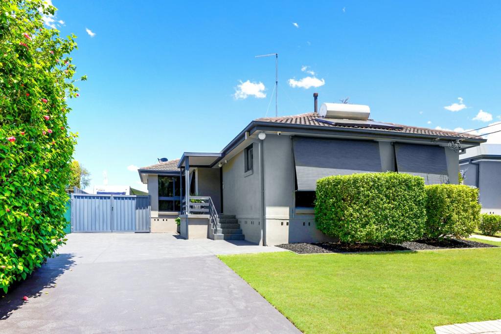 10 DEESIDE CL, SOUTH PENRITH, NSW 2750