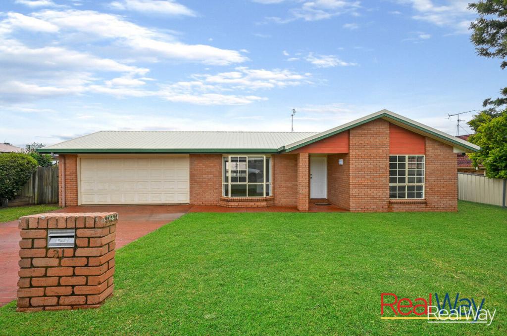 31 Fry St, Middle Ridge, QLD 4350