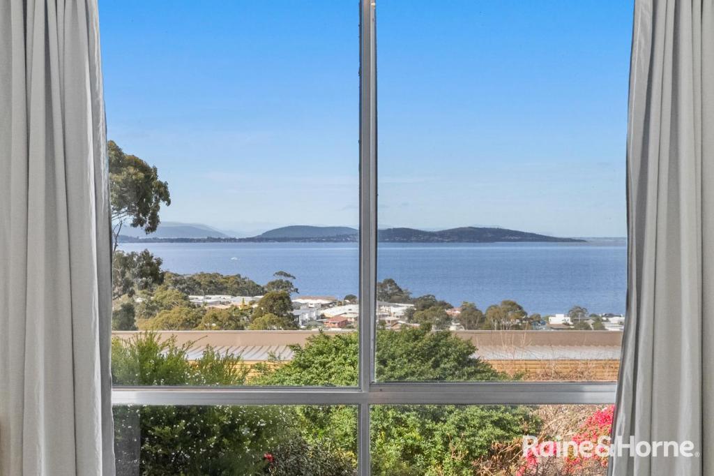 3/32 Pearl Pl, Blackmans Bay, TAS 7052