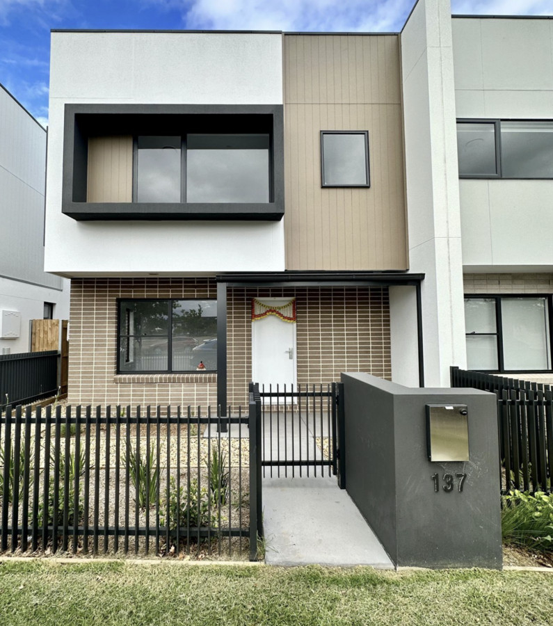 137 South Cct, Oran Park, NSW 2570