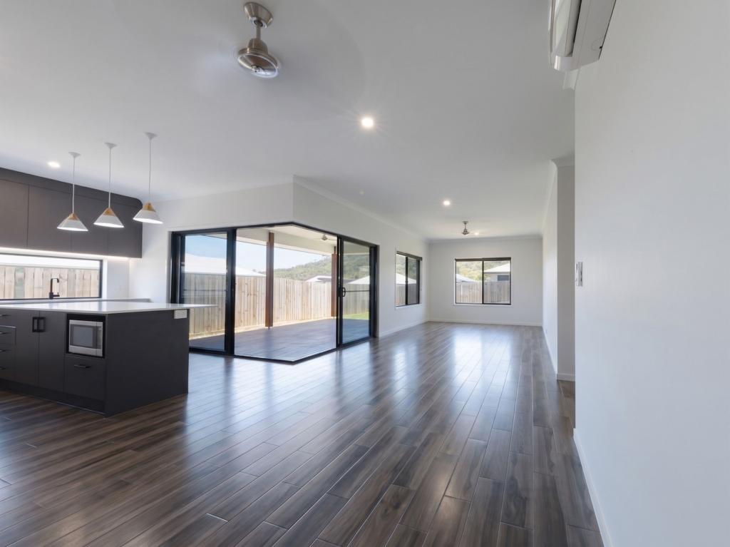 70 Parker Rd, Cannonvale, QLD 4802