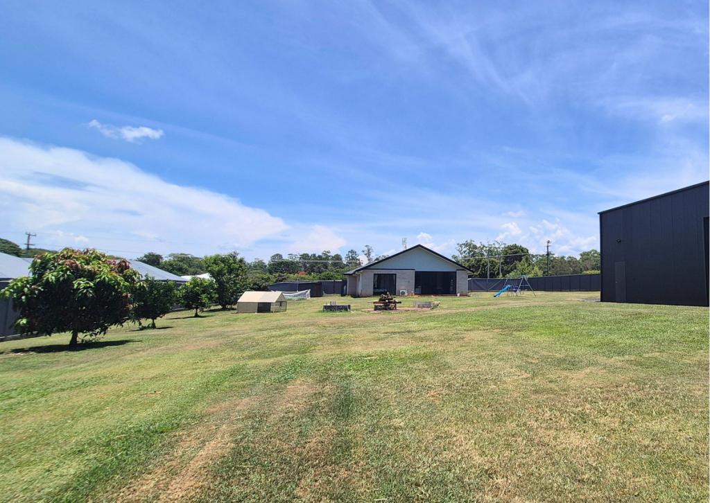 22 Cook Rd, Glass House Mountains, QLD 4518