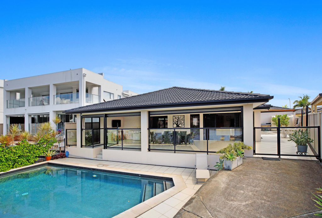 6 Helen Ct, Broadbeach Waters, QLD 4218