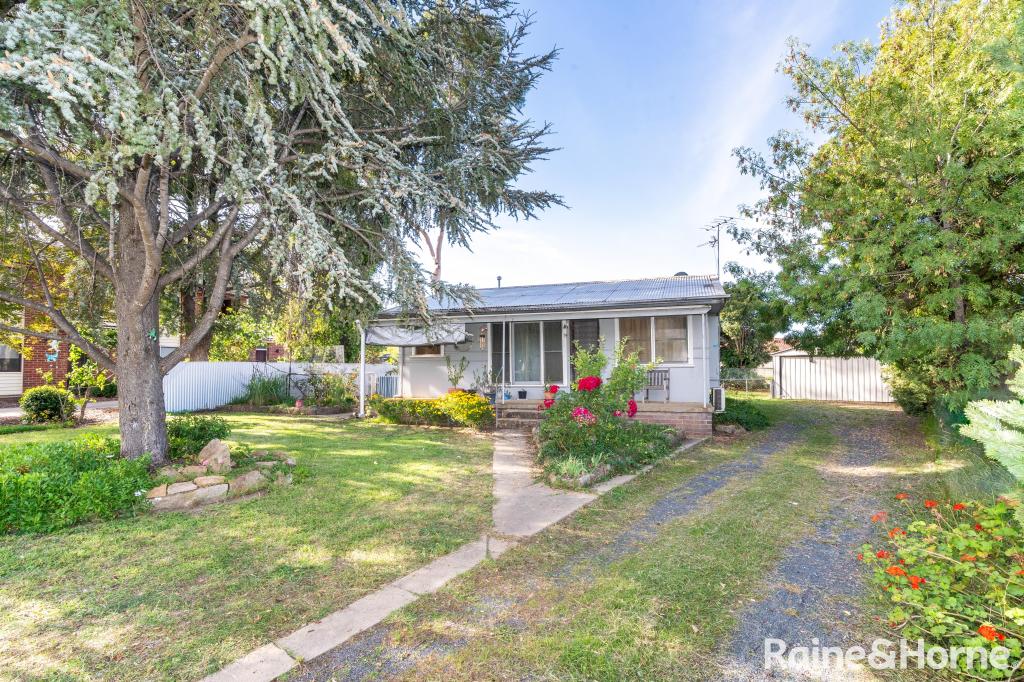 19 Cochrane St, Kooringal, NSW 2650