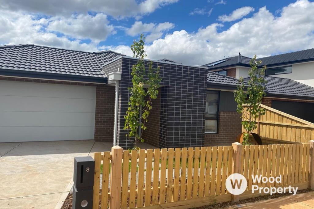 8 Carnation Dr, Rockbank, VIC 3335