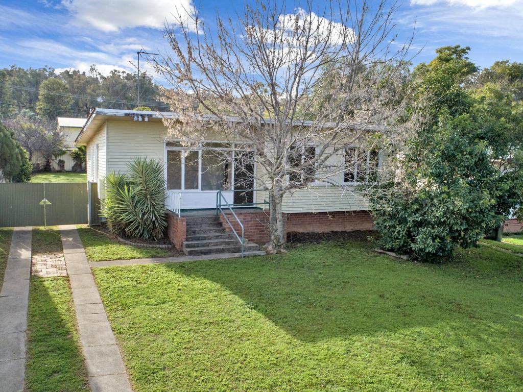 8 DRUMMOND RD, OXLEY VALE, NSW 2340