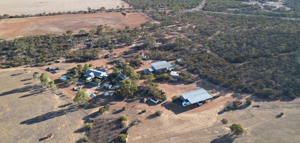 9469 Koorda-Bullfinch Rd, Lake Brown, WA 6479