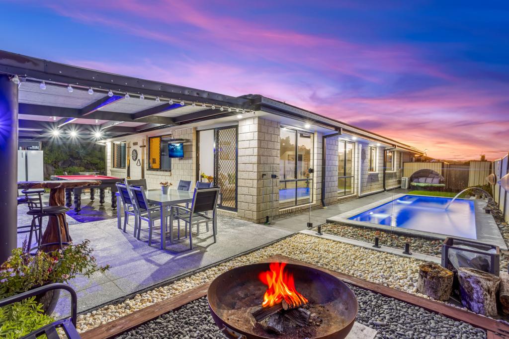 2 Tawanga Cl, Pacific Pines, QLD 4211