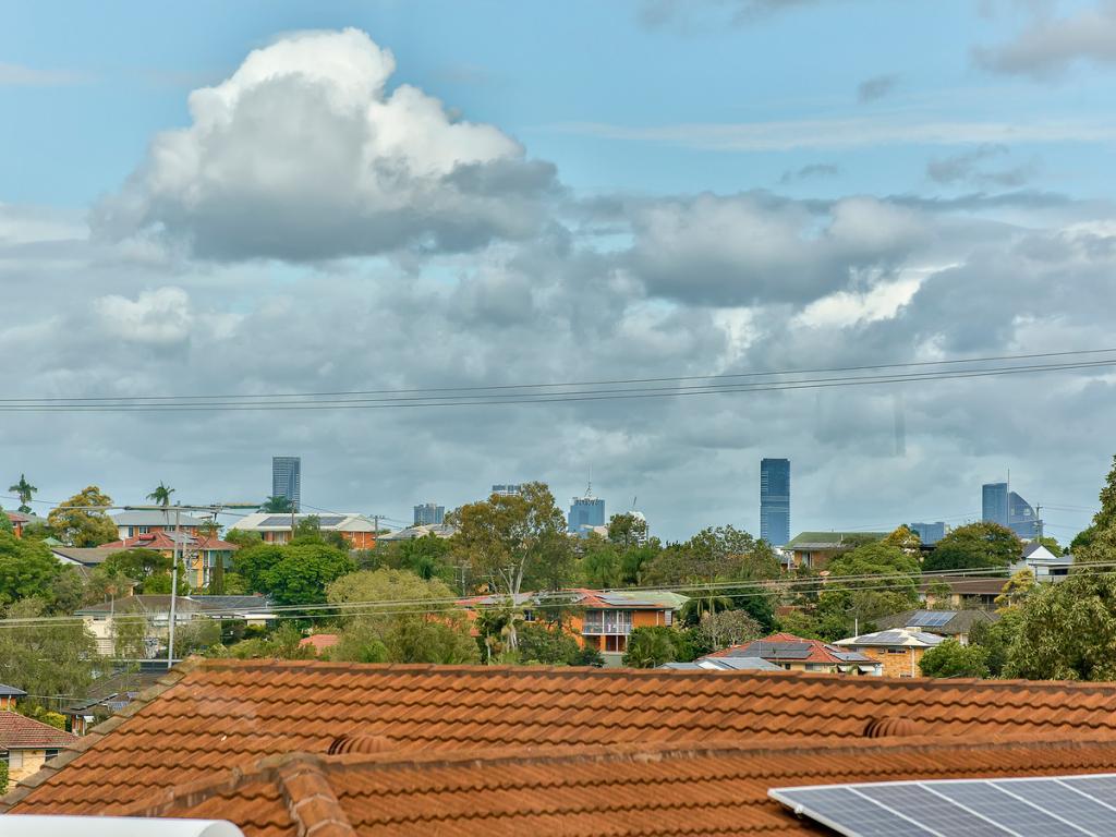 181 Trouts Rd, Stafford Heights, QLD 4053