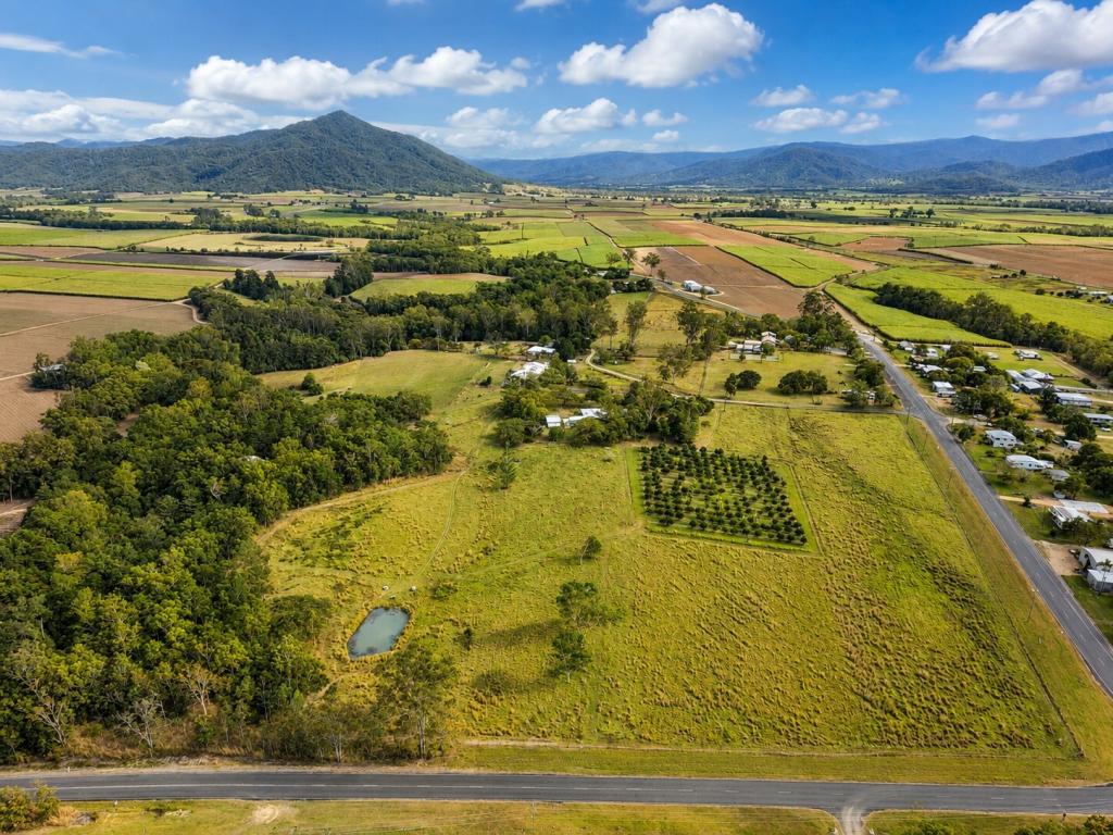 10 MIA MIA ST, PINNACLE, QLD 4741
