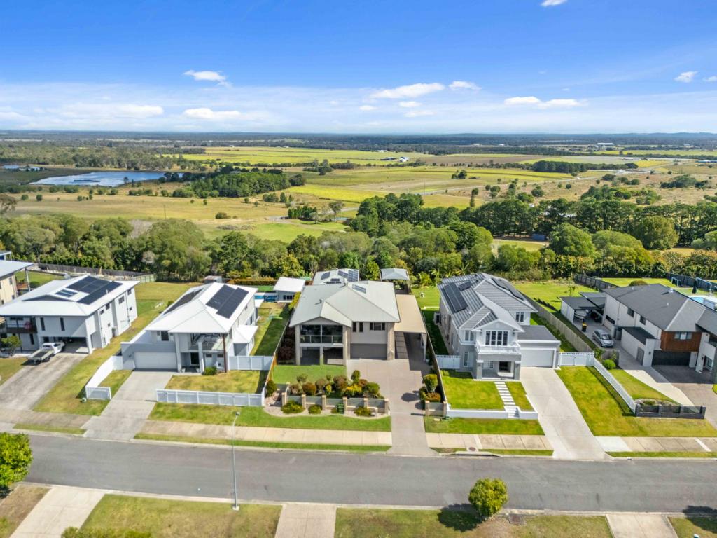 10 Sandy View Dr, Nikenbah, QLD 4655