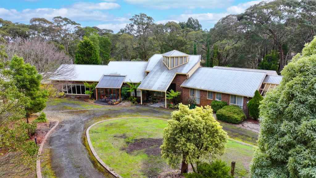 8 FISKEN RD, MOUNT HELEN, VIC 3350