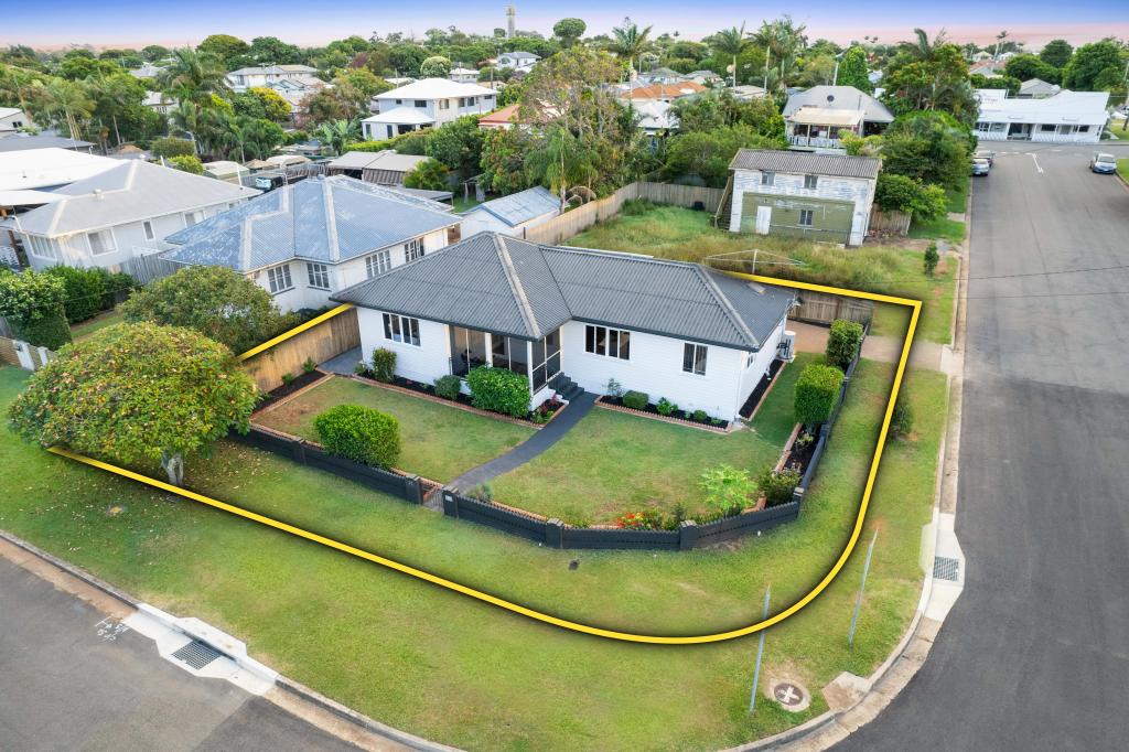 32 Collins St, Woody Point, QLD 4019