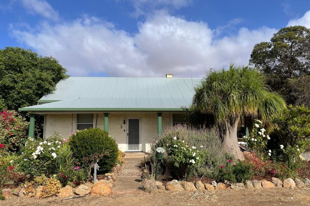 5-7 Warrow Rd, Cummins, SA 5631