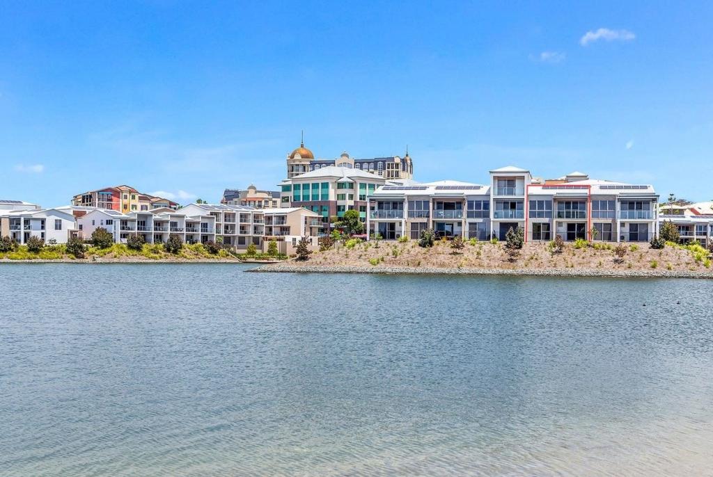 63/3028 The Boulevard, Carrara, QLD 4211