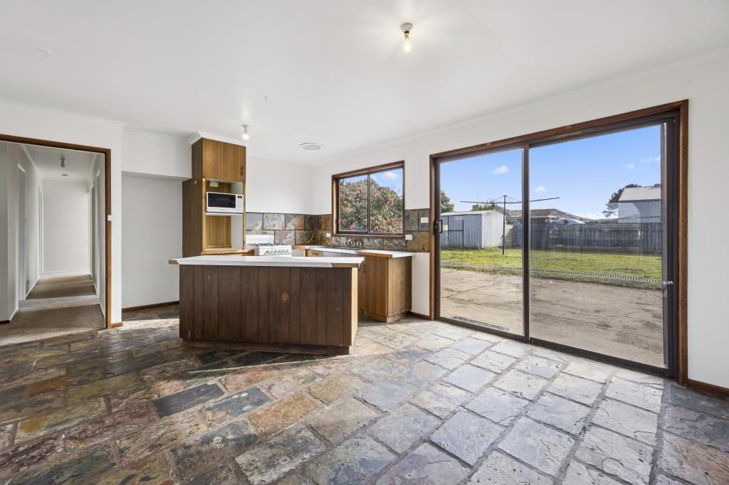 16 Blandford St, Cobden, VIC 3266